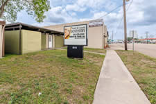 611 N. Esplanade, Cuero, TX 77954