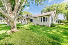 543 W. Seventh St., Yorktown, TX 78164