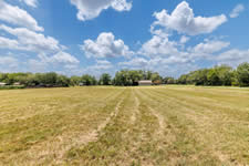 543 W. Seventh St., Yorktown, TX 78164