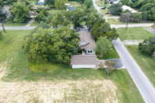 543 W. Seventh St., Yorktown, TX 78164