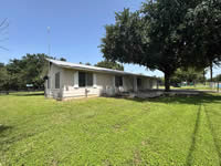 709 N. Leckie, Runge, TX 78151