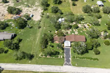 94 Crestview Rd., Yorktown, TX 78164