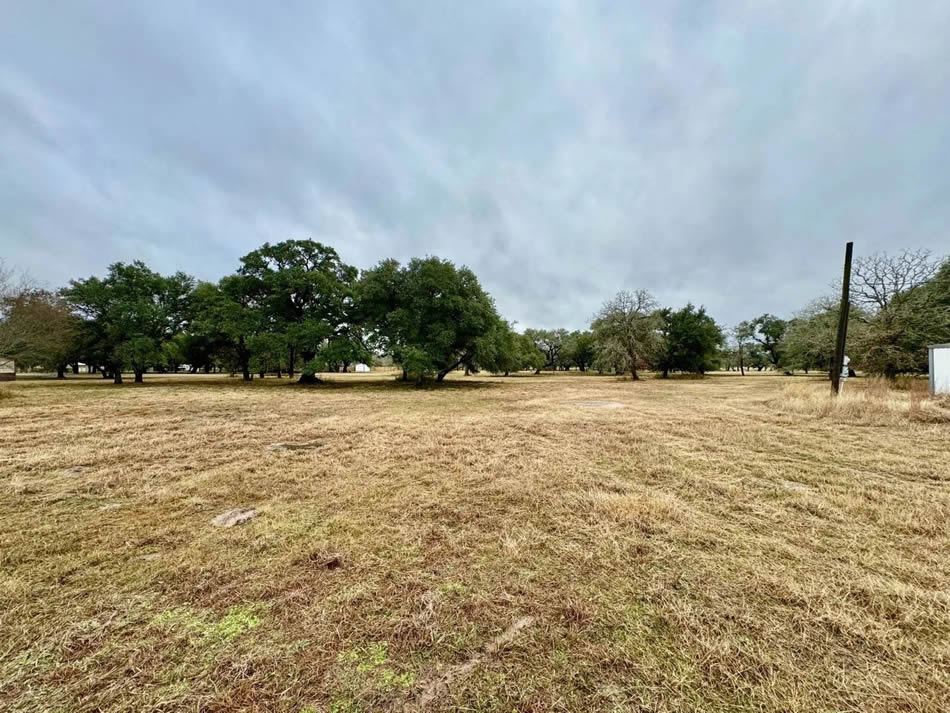 Weischwill Real Estate 1126 Royal Oaks, Yorktown, TX 78164