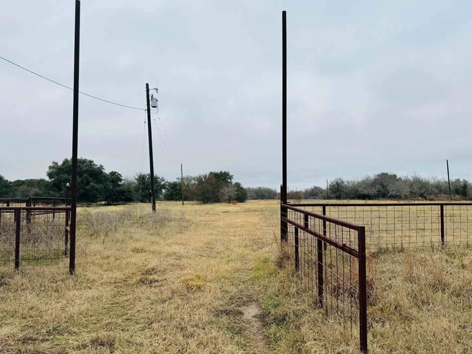 Weischwill Real Estate 1126 Royal Oaks, Yorktown, TX 78164